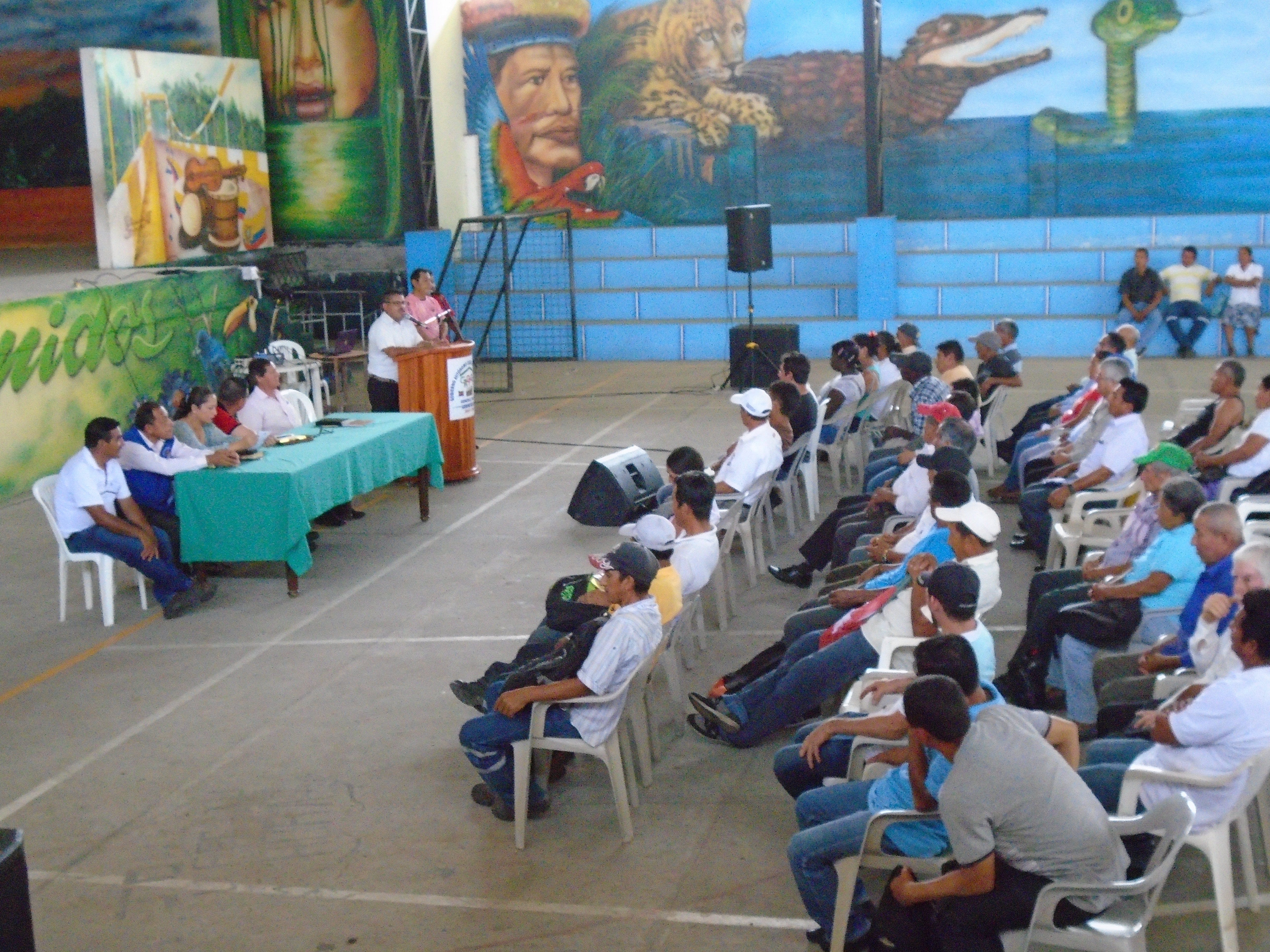 06-de-febrero-del-2017-reunion-con-el-prefecto-para-el-convenio-de-la-retroexcavodora-3